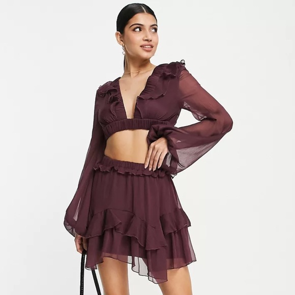 NEW chiffon crop top with elastic waist and lace up back in burgundy - Picture 7 of 9